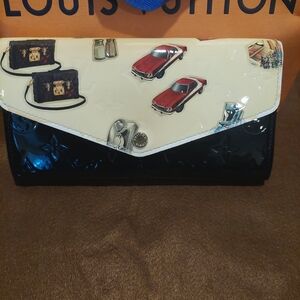 LOUIS VUITTON Monogram Vernis Portefeiulle Sarah Wallet White